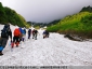 大樺沢の雪渓を登る